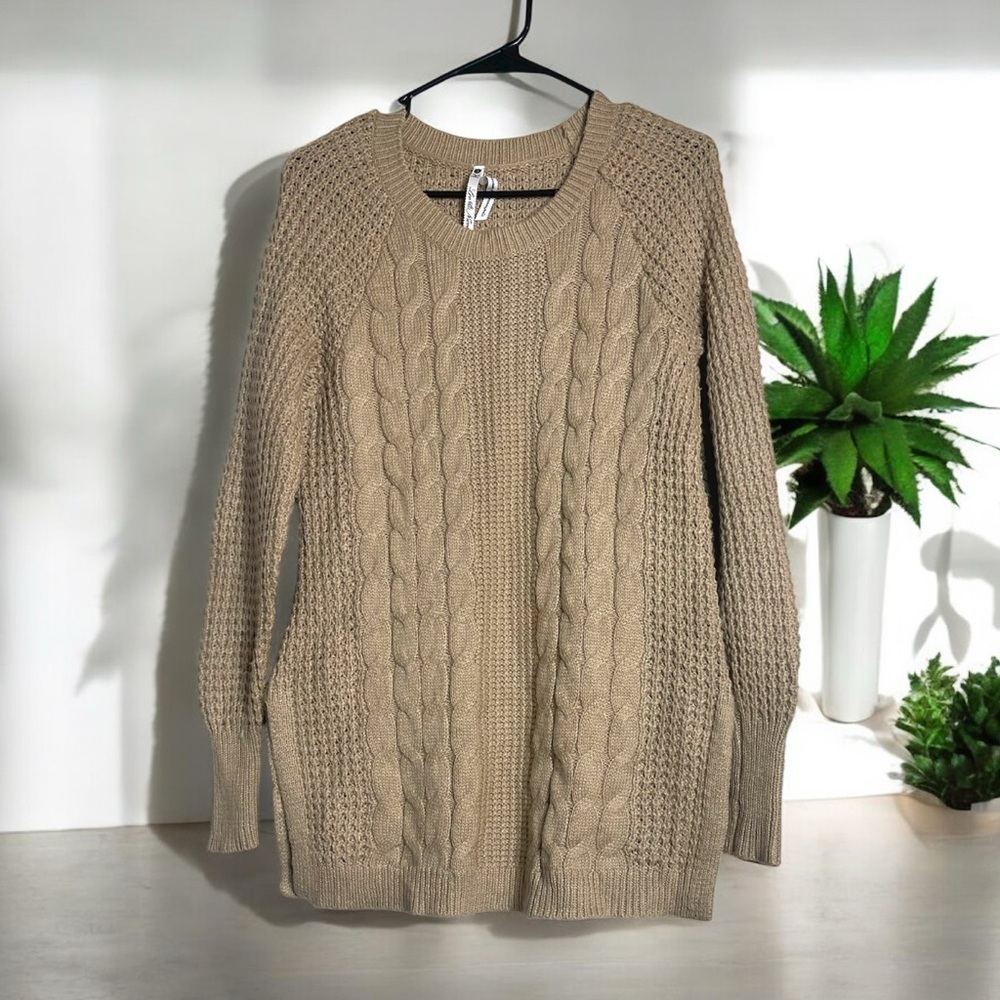 Leo & Nicole Crew Neck Cable Knit Sweater - Beige